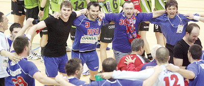 Cu un picior in grupele CL: Steaua 38 - 25 Sasja