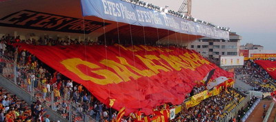 Fanii Galatei au aruncat in aer aeroportul Henri Coanda!