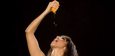 FOTO / Vezi cum face Layla cel mai delicios suc de portocale!