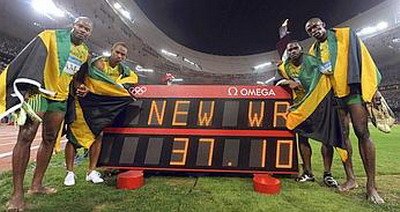 Jamaicanii domina sprintul: Aur si record mondial la stafeta 4x100m!