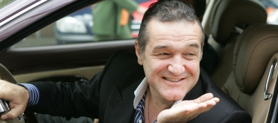 Becali: Cand intra Szekely, un jucator trebuie sa stea pe bara