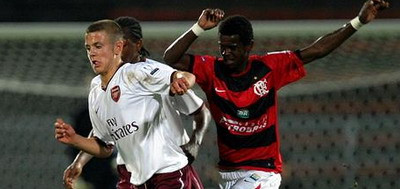 Video: Vezi ce poate un pusti de 16 ani de la Arsenal!