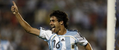 Newcastle ofera 9 milioane de euro pe Aimar