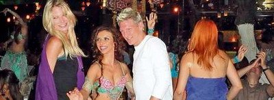 Schweinsteiger, show cu niste travestiti!