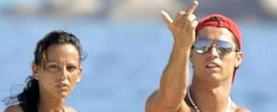 Vezi ce le transmite Ronaldo paparazzilor!