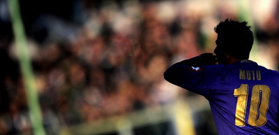 E oficial: Mutu ramane la Fiorentina!