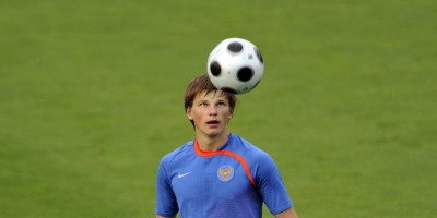 Barcelona l-a ofertat pe Arshavin!