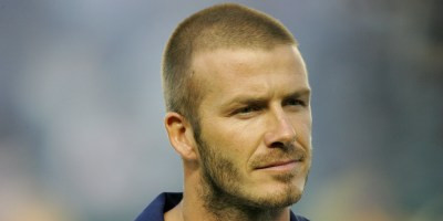 David Beckham se bate cu copii pentru creioane!