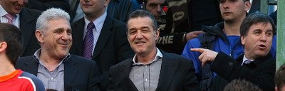 Becali catre Dragomir: &acirc;&euro;žStai cuminte ca trec de partea lui Lupescu!&acirc;&euro;