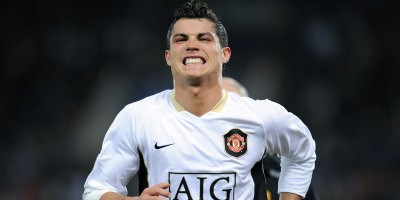 Ronaldo il imita pe Beckham!