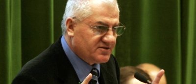 Lupescu si sotia unuia iau 25% din contractele Federatiei