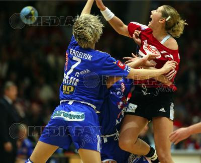 Video - Pumni pe puncte la Handbal