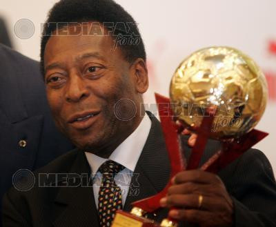 Licitatie cu tricoul lui Pele