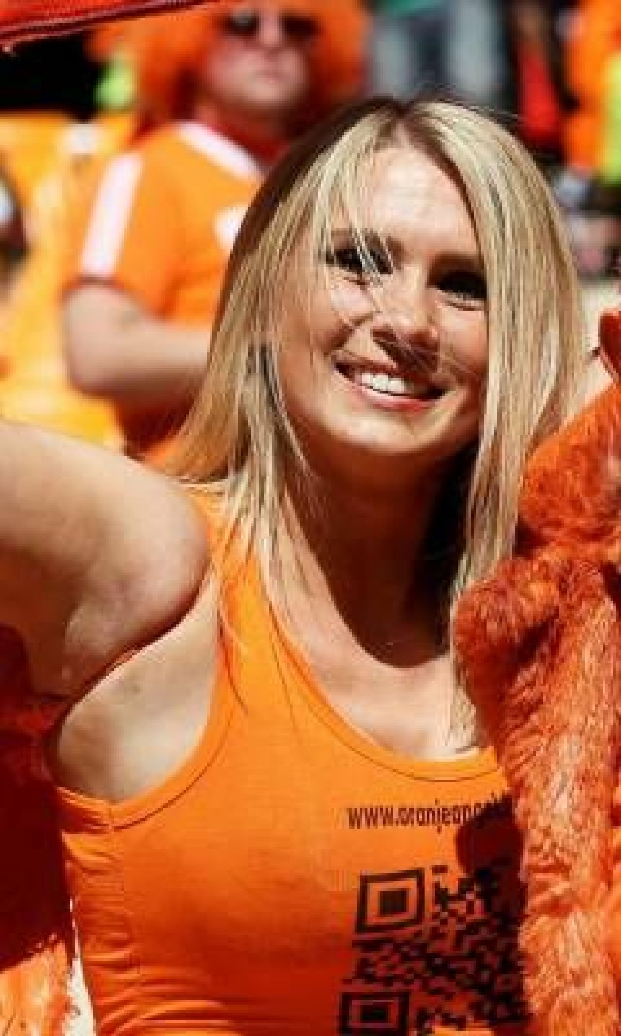Fanele Olandei au fost scoase cu FORTA de pe stadion si amenintate cu inchisoarea! Vezi de ce:_13