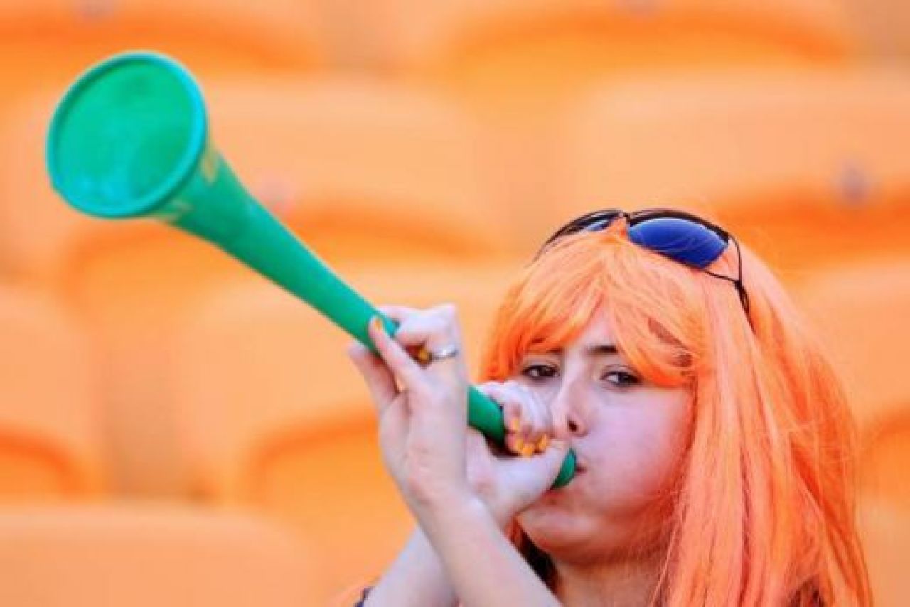 Fanele Olandei au fost scoase cu FORTA de pe stadion si amenintate cu inchisoarea! Vezi de ce:_15