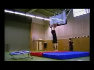 VIDEO! A SPART panoul de baschet! Vezi un super slam dunk!