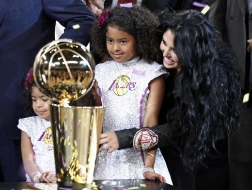LA Lakers a castigat finala NBA! Bryant MVP: Cum au sarbatorit fanii:_12