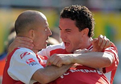 Steaua il ia pe Mister Intellect ! Vezi ce sanse sunt sa ajunga Angelov si Popov in Ghencea!