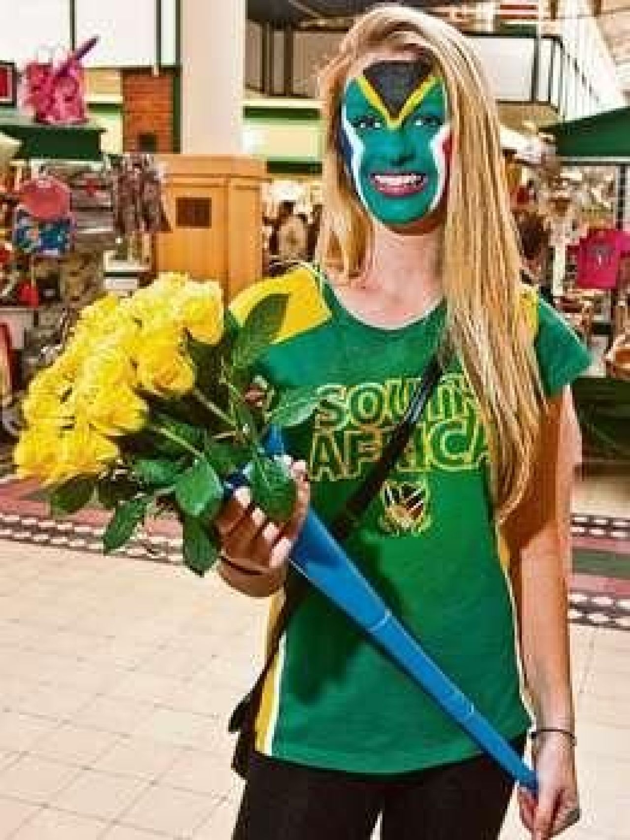 6 moduri de folosi altfel vuvuzela! 0,24 de euro costa o vuvuzela in China! Cati bani fac chinezii:_2