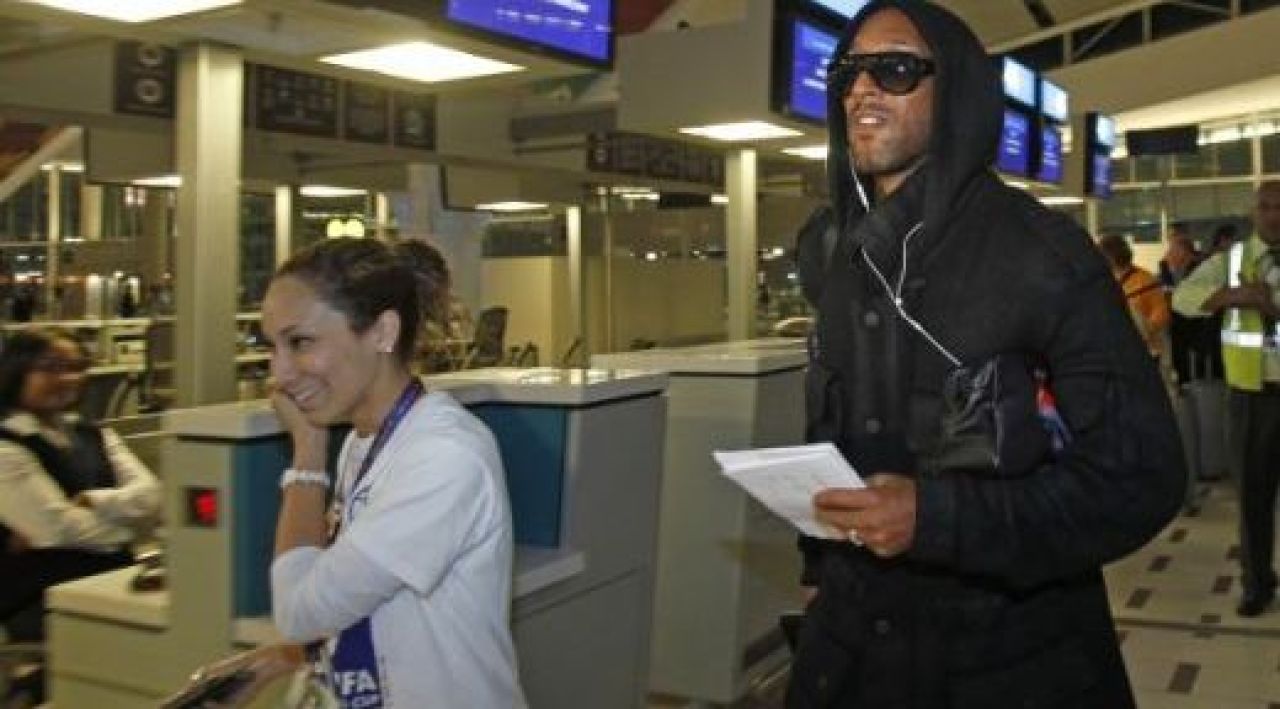 FOTO: Anelka a ajuns la Londra! Vezi ce spune Drogba despre excluderea colegului sau!_1