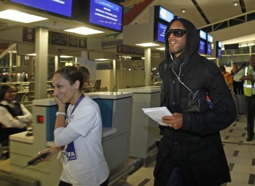 FOTO: Anelka a ajuns la Londra! Vezi ce spune Drogba despre excluderea colegului sau!_2