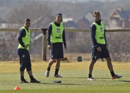 FOTO: Salvarea italienilor? Pirlo s-a antrenat normal si poate prinde meciul cu Slovacia!_3