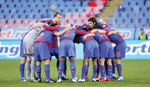 Steaua va semna cu sponsorul CFR-ului! TOP 10 facturi la mobil: Elton a adormit la telefon!!!