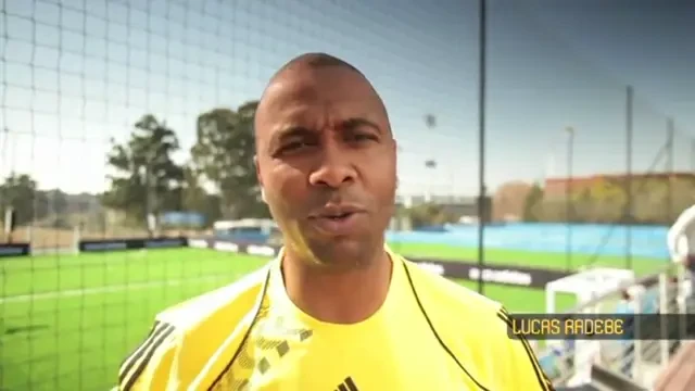 VIDEO Africanii i-au facut lui Zidane o vuvuzela speciala: Vezi cum arata Zizouzela!