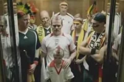 Cel mai AMUZANT spot Anglia - Germania la Mondial! Ce fac englezii cand se intalnesc in lift cu nemtii :)