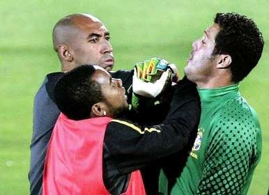 BATAIE la antrenamentul Braziliei! Julio Cesar si Luisao, aproape sa-si dea pumni! FOTO_2