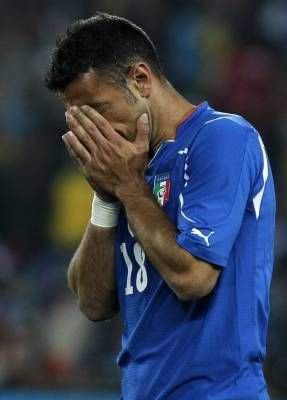 FOTO / Cum a PLANS Quagliarella dupa ce a fost eliminat de la Mondial! Nu mai voia sa plece de pe teren:_4