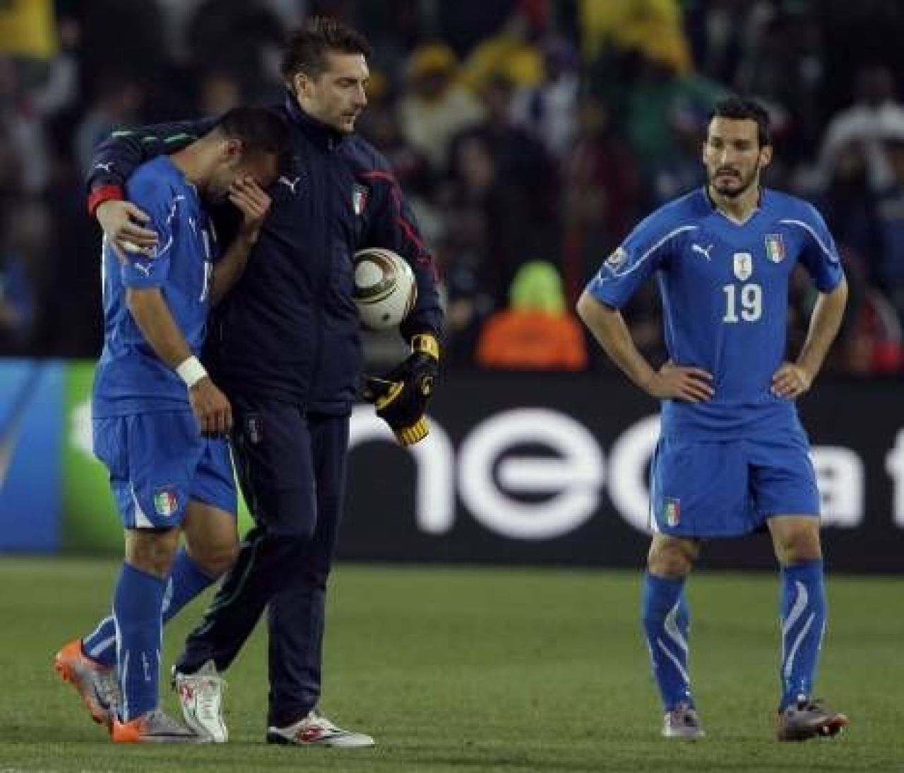 FOTO / Cum a PLANS Quagliarella dupa ce a fost eliminat de la Mondial! Nu mai voia sa plece de pe teren:_8