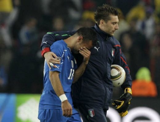 FOTO / Cum a PLANS Quagliarella dupa ce a fost eliminat de la Mondial! Nu mai voia sa plece de pe teren:_11
