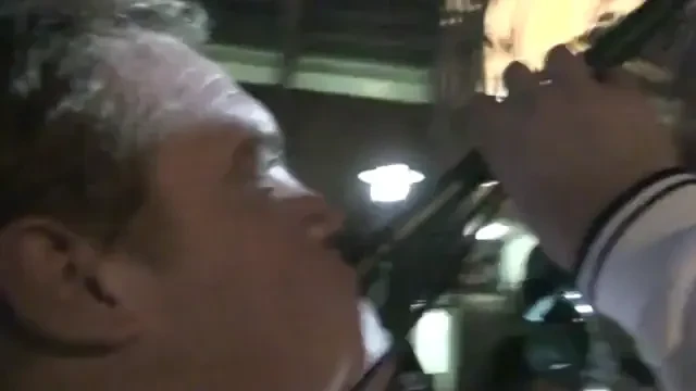 VIDEO! Ultima inventie la Mondial! Danezii au transformat vuvuzela in palnie pentru bere