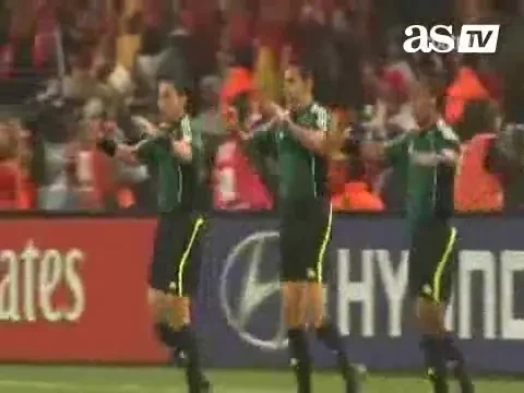 PREA TARE! Nota 10 pentru stilul sincron la arbitraj! E incalzire sau dans?