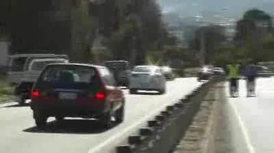 La un pas de tragedie! Un avion cu suporteri care mergeau la meciul Anglia-Germania a aterizat pe autostrada!