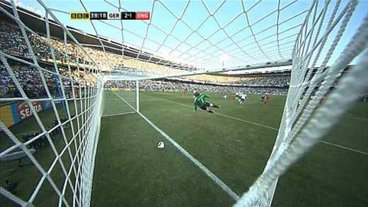 Englezii sar pe arbitru!