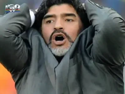 Verdictul specialistului! Bote: Maradona arata ca un caltabos indesat intr-un costum!