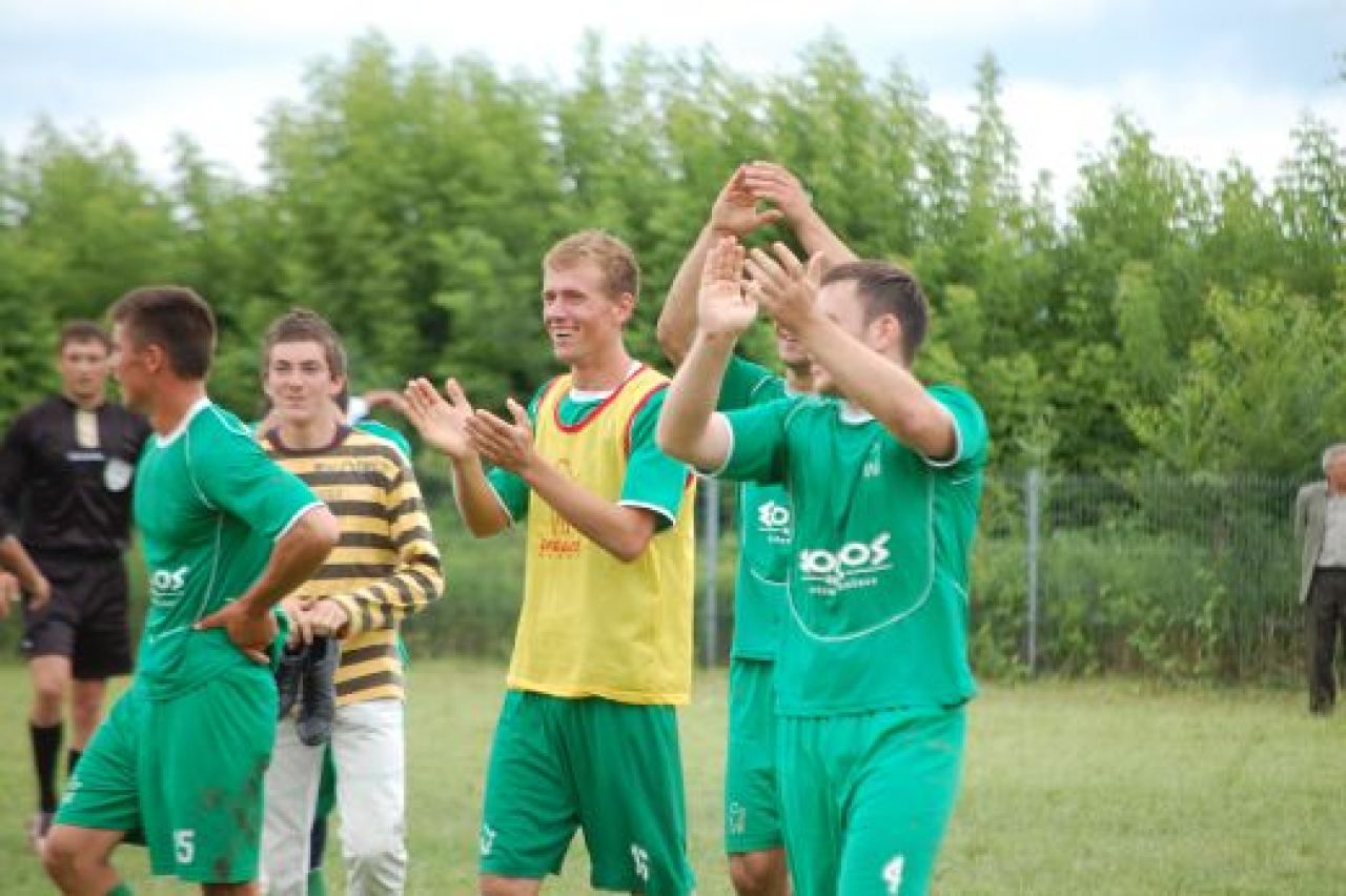 FOTO SOC Jucator din liga a patra, batut cu bestialitate de un suporter!_1