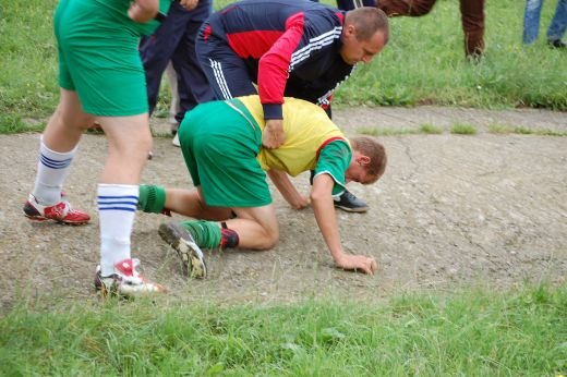 FOTO SOC Jucator din liga a patra, batut cu bestialitate de un suporter!_2