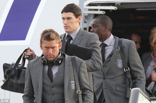 Anglia NU poate sa-l dea afara pe Capello! Ashley Cole se strica de ras la intoarcerea in tara:_4