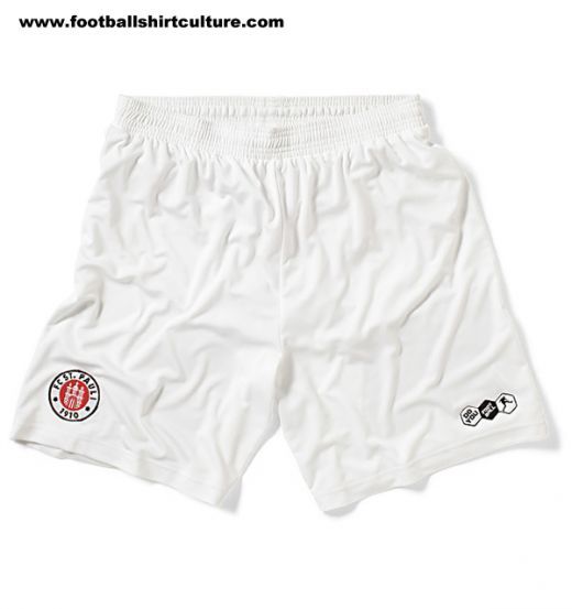 FOTO! Ce echipament si-a tras cel mai nebun club din Germania: cu Patron GAY, sex-shop pe tricouri si prezervative cu cap de mort!_4