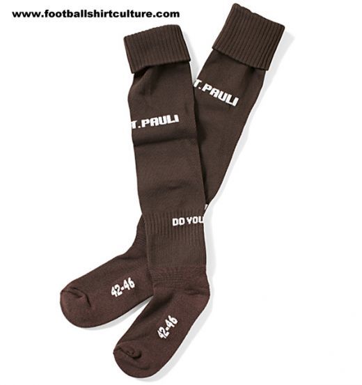 FOTO! Ce echipament si-a tras cel mai nebun club din Germania: cu Patron GAY, sex-shop pe tricouri si prezervative cu cap de mort!_9