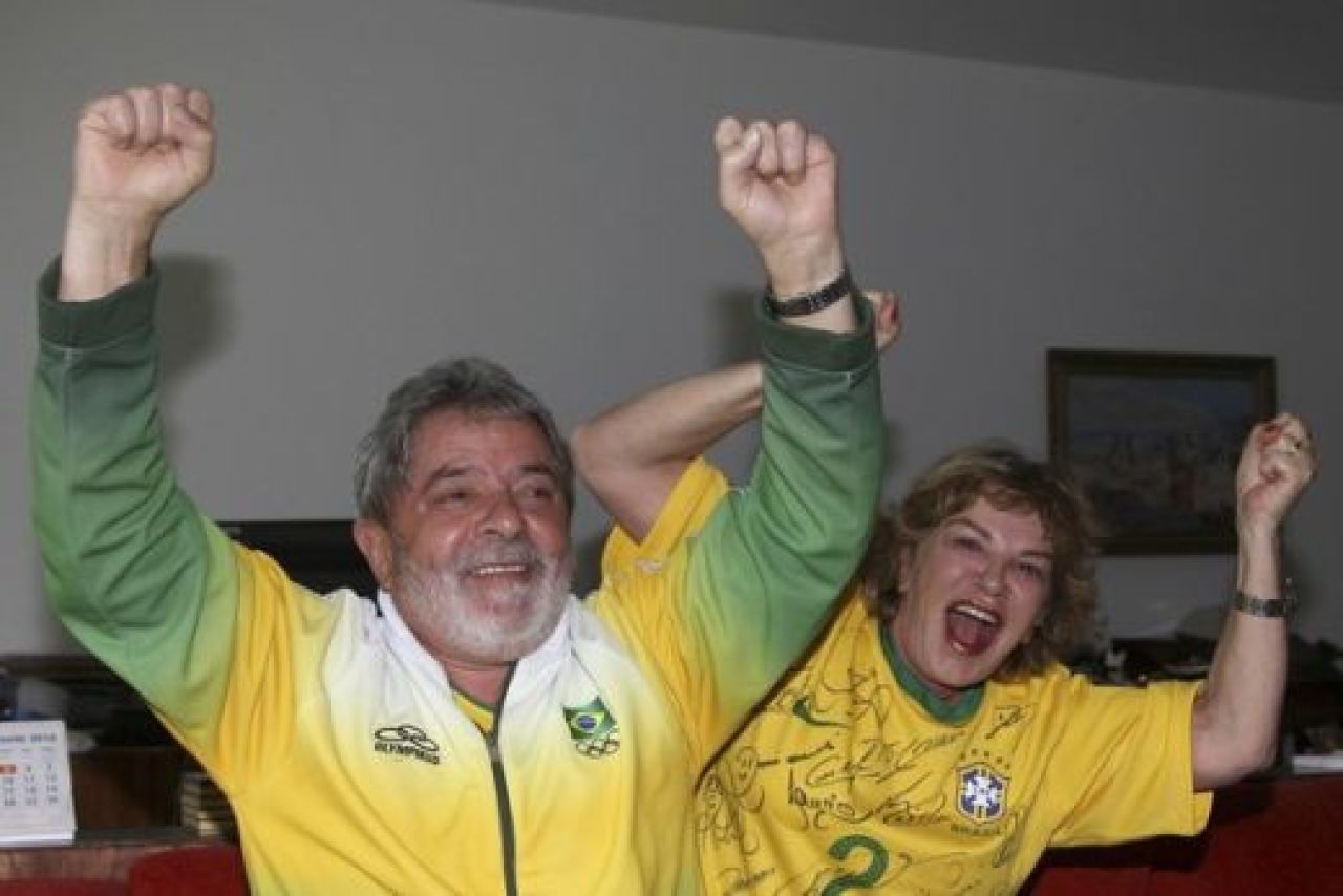 POZA ZILEI: Berlusconi s-a dat cu Brazilia!_4