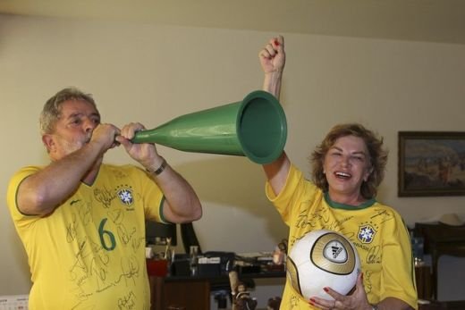 POZA ZILEI: Berlusconi s-a dat cu Brazilia!_6