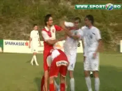 VIDEO Dinamo - U Cluj s-a lasat cu sange! Balaj a eliminat doi jucatori pentru bataie!