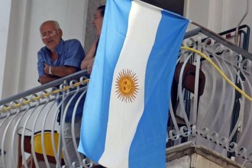 FOTO / Sexy Belen: "Mi-l tatuez pe Maradona daca Argentina ia mondialul!" Cum arata acum strazile din Napoli: