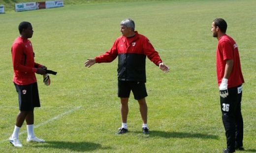 Andone a adus 2 portari la Dinamo! Vezi cine sunt!