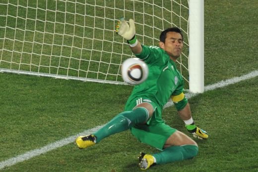 Imagini incredibile! 2 penaltyuri ratate, unul anulat si unul neacordat dupa un fault CLAR in doar 3 minute!_11