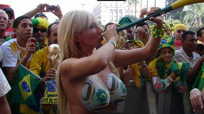 VIDEO / Pana la urma... Jabulani chiar este PERFECTA!